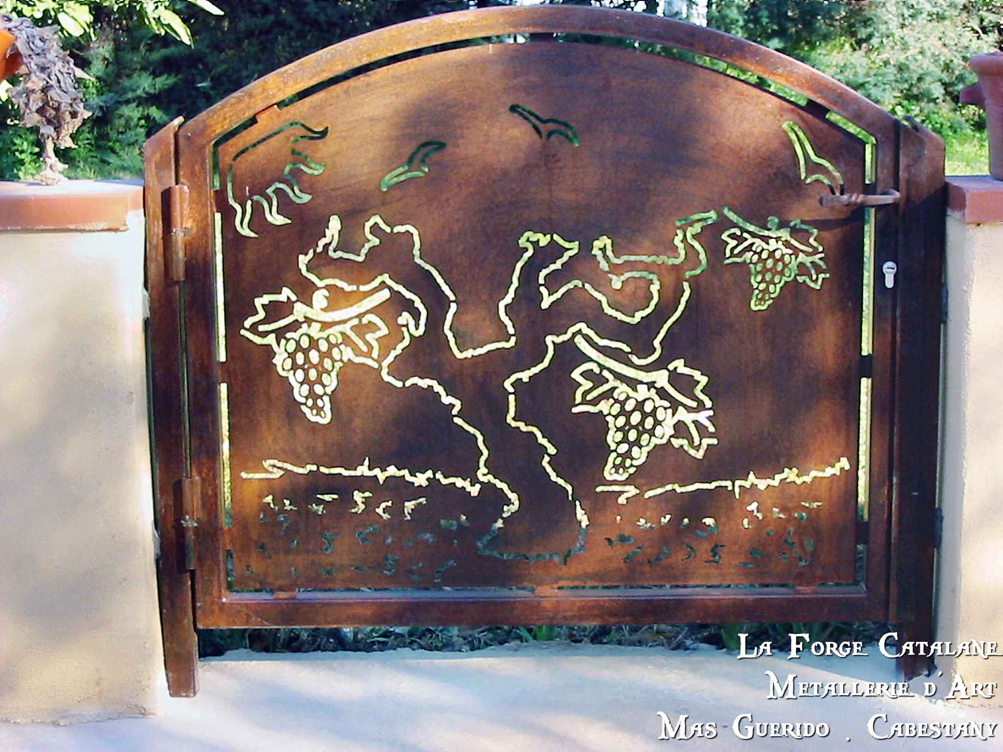 Decoupe laser vigne forge catalane.jpg